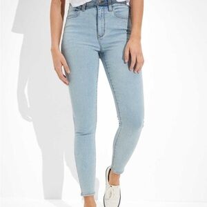 NWT American Eagle Next Level Super High-Waisted
Jegging